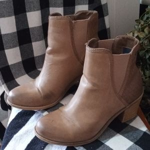 Roxy size 6 pull on bootie